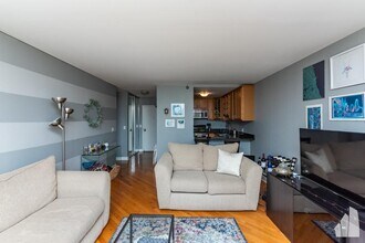 1212 N La Salle Dr in Chicago, IL - Foto de edificio - Building Photo