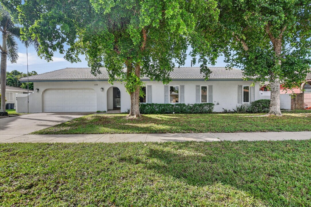 1544 NW 9th St in Boca Raton, FL - Building Photo