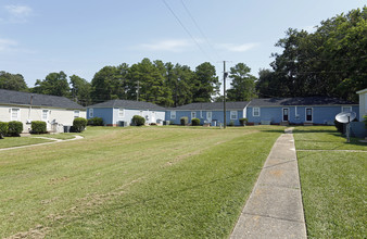 Cottages on Elm Apartments in Fayetteville, NC - Building Photo - Building Photo