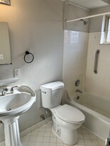 144 Breckenridge Ln in Louisville, KY - Building Photo