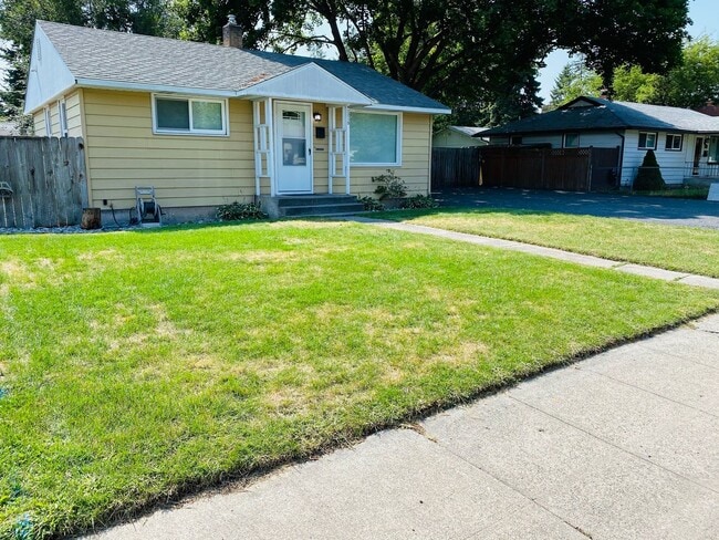 property at 2215 W Decatur Ave