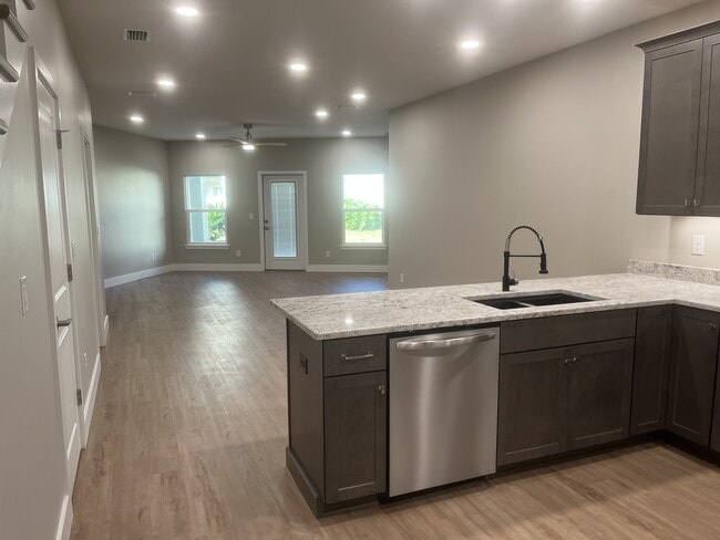 2879 Leahs Ln in Navarre, FL - Building Photo - Building Photo