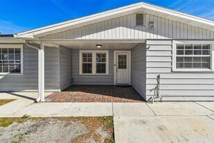 6817 N Sterling Ave in Tampa, FL - Building Photo