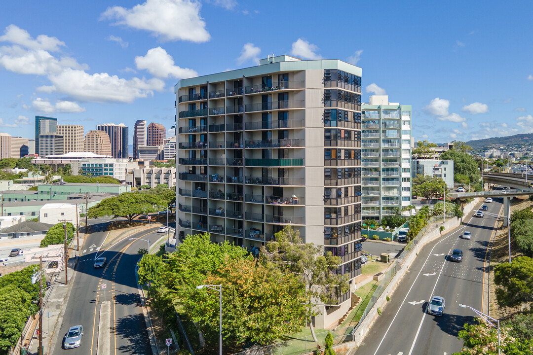 Royal Kinau Apartments in Honolulu, HI - Building Photo