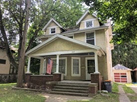 327 Garfield Ave NW in Grand Rapids, MI - Building Photo
