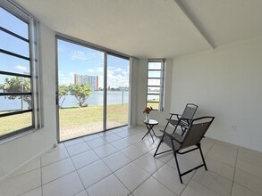 1302 NE 191st St, Unit A-118 in North Miami Beach, FL - Building Photo - Building Photo