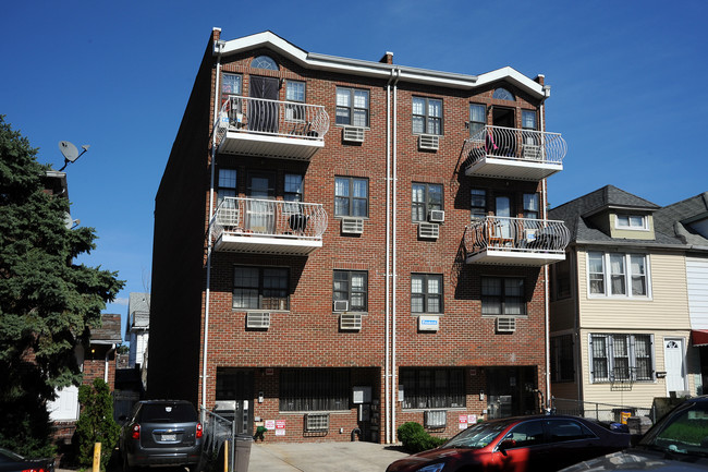 4009 68th St in Flushing, NY - Foto de edificio - Building Photo