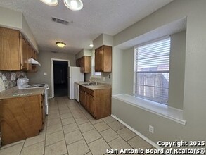 6911 Brookport Cir in San Antonio, TX - Building Photo - Building Photo