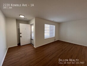 2220 Kemble Ave in North Chicago, IL - Foto de edificio - Building Photo