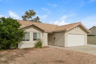 390 Lombardy Cir in Henderson, NV - Building Photo - Building Photo