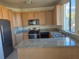 Dicken's Court Apartments in Sherman Oaks, CA - Building Photo