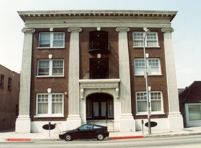 2520 W 7th St