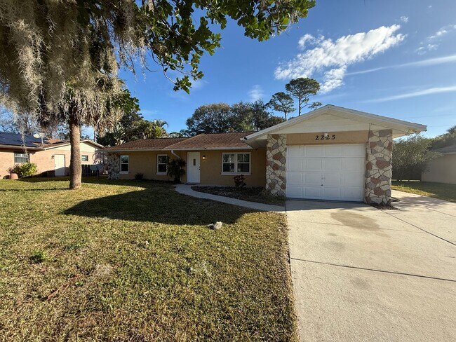 2225 Tamarind Dr in Edgewater, FL - Building Photo - Building Photo