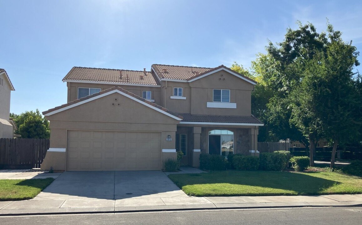 2913 Esta Ave in Modesto, CA - Building Photo