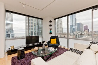 8 E Randolph St, Unit 2204 in Chicago, IL - Foto de edificio - Building Photo