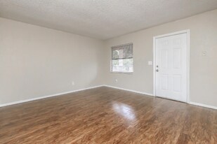 7770 Starkey Rd in Seminole, FL - Building Photo