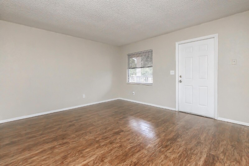 7770 Starkey Rd in Seminole, FL - Foto de edificio