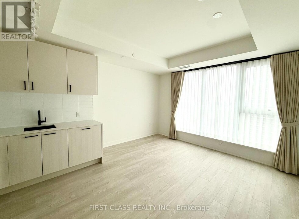 1 Quarrington Lane in North York, ON - Building Photo