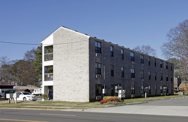 Shadowlawn Villas Apartments in Virginia Beach, VA - Building Photo - Building Photo