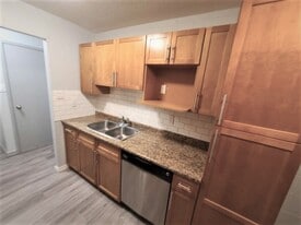 155-155 Mighton Ave in Winnipeg, MB - Building Photo