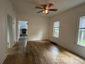 32 Douglas St in St. Paul, MN - Building Photo - Building Photo