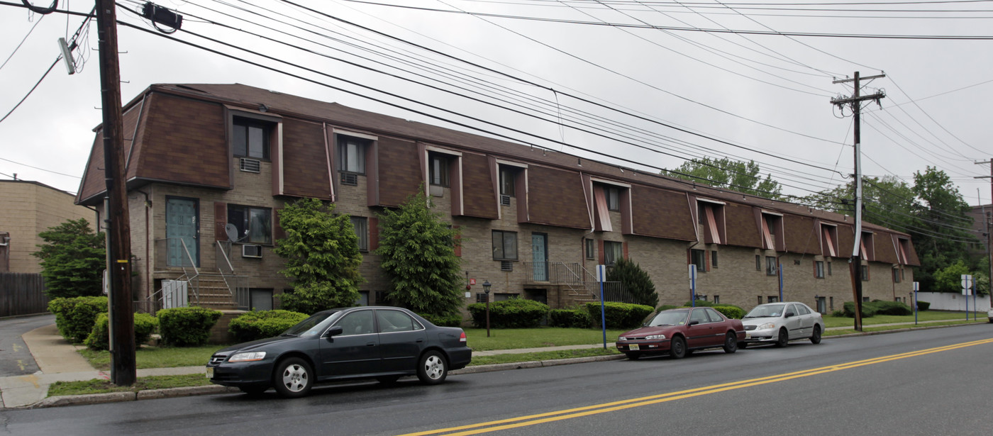 340 Hudson St Apartments in Hackensack, NJ - Building Photo