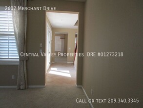 2602 Merchant Dr in Tracy, CA - Foto de edificio - Building Photo