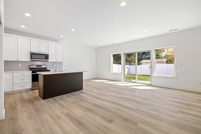 1163 S Underwood St in Kennewick, WA - Building Photo - Building Photo