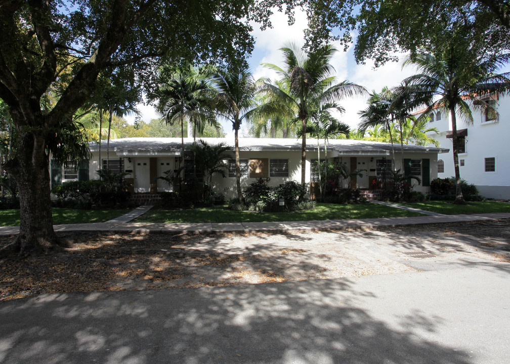 441-449 Santander Ave in Coral Gables, FL - Building Photo