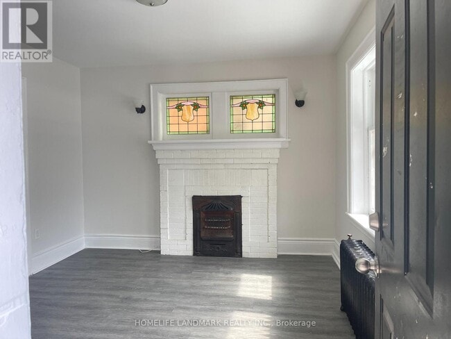 987 Main St E in Hamilton, ON - Building Photo - Building Photo