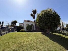 586 E Fairview Blvd in Inglewood, CA - Building Photo