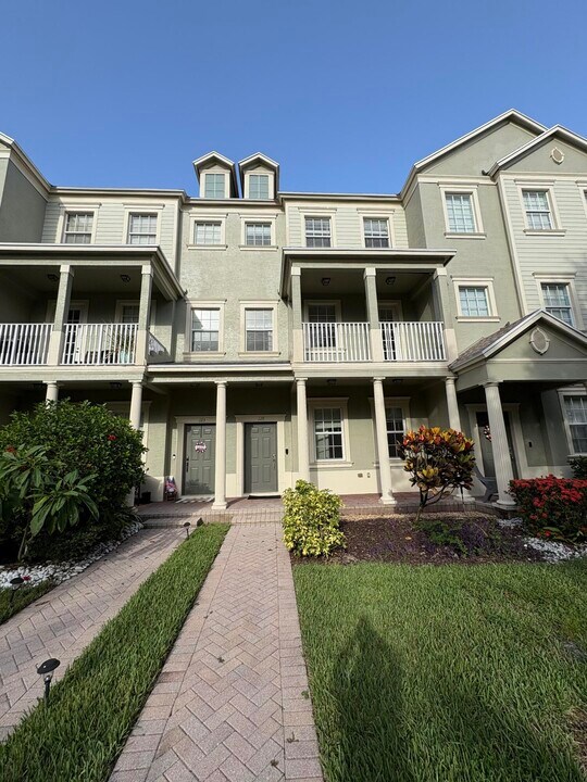 129 E Bay Cedar Cir in Jupiter, FL - Building Photo