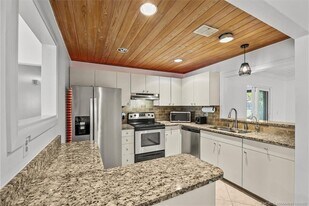 1250 SE Petunia Ave in Port St. Lucie, FL - Building Photo