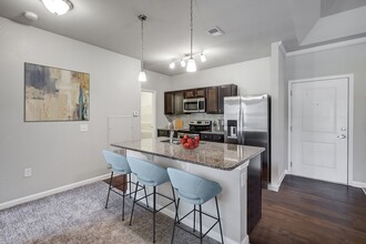 Creekside at Greenlawn Apartment Homes in Columbia, SC - Building Photo - Building Photo