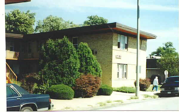 6933 Stanley Ave in Berwyn, IL - Building Photo