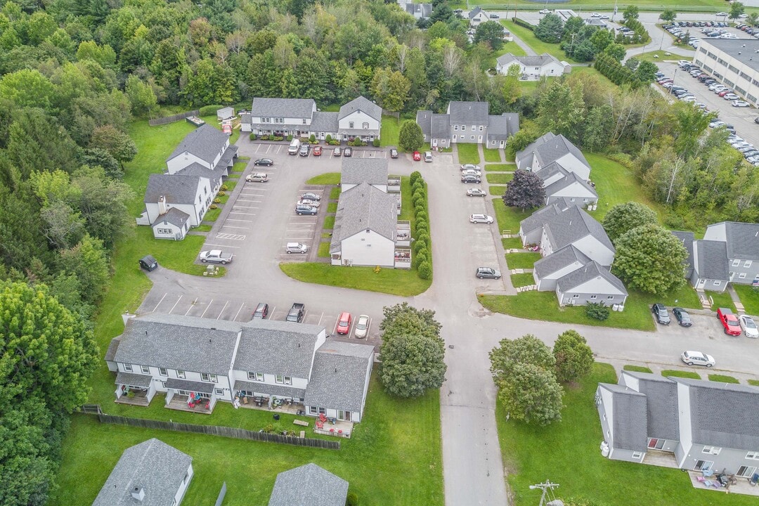 Ledgewood Apartments in Bangor, ME - Building Photo