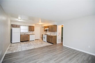 1309 S Washington Ave in Fayetteville, AR - Foto de edificio - Building Photo