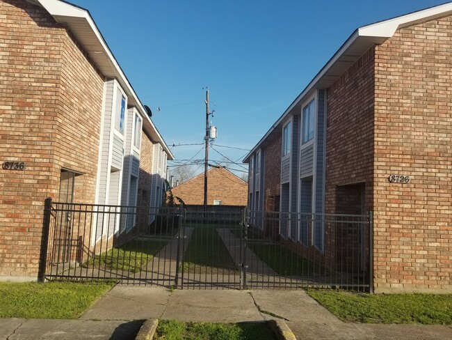 8736 Elvin Dr, Unit B in Baton Rouge, LA - Building Photo - Building Photo