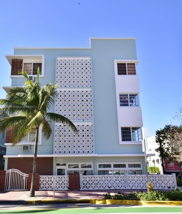 158 Ocean Dr in Miami Beach, FL - Building Photo
