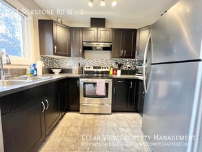 233 Silkstone Rd W in Lethbridge, AB - Building Photo - Building Photo