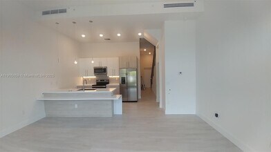 813 NW 45th Terrace in Plantation, FL - Building Photo - Building Photo