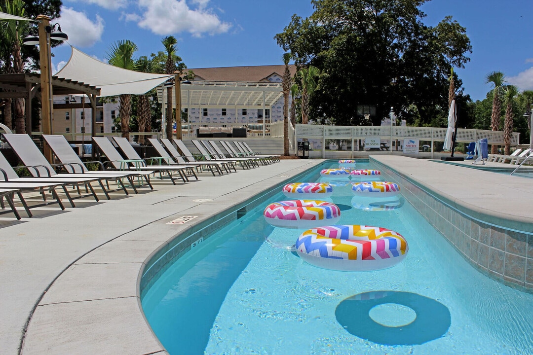 Channel Family Apartment Homes in Charleston, SC - Foto de edificio