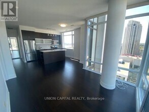 90-2290 Stadium Rd in Toronto, ON - Building Photo - Building Photo