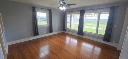 10006 60th Ave SW in Stewartville, MN - Foto de edificio - Building Photo