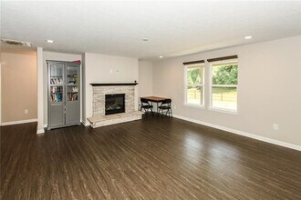 10315 Lemberger Blvd in Zionsville, IN - Foto de edificio - Building Photo