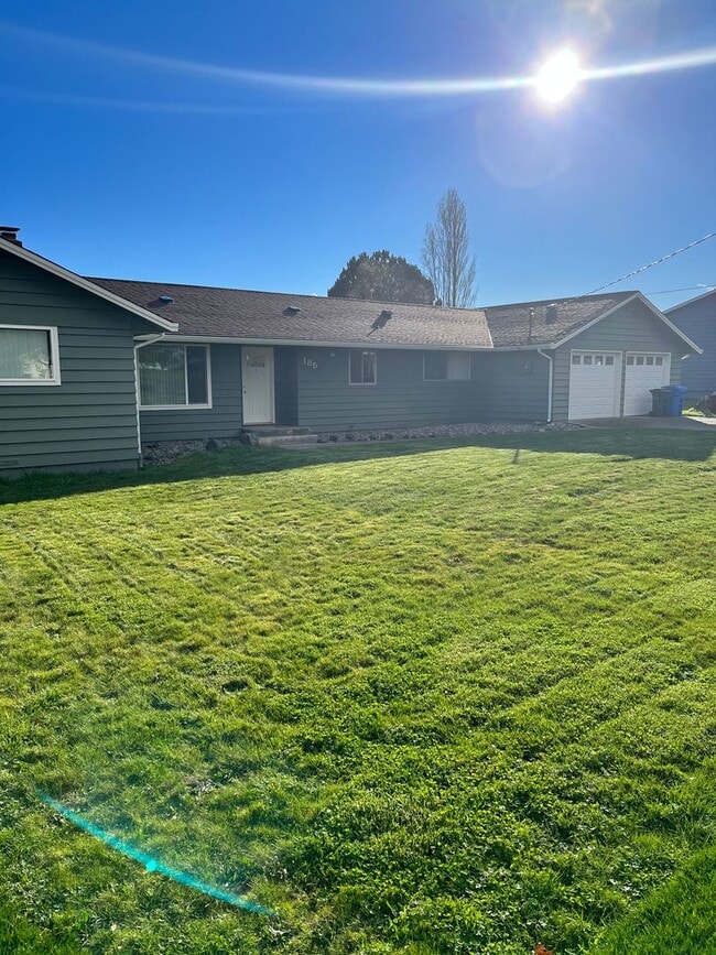 185 SW 3rd Ave in Oak Harbor, WA - Building Photo - Building Photo