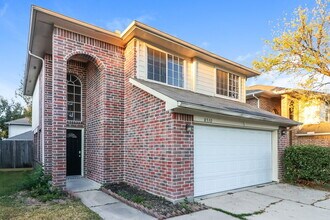 8530 Wild Basin Dr in Houston, TX - Building Photo - Building Photo