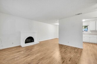 8187 Lin Oak Way in Citrus Heights, CA - Building Photo - Building Photo