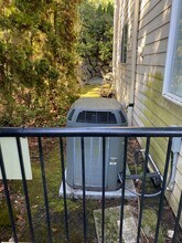 7323 Old Redmond Rd in Redmond, WA - Building Photo - Building Photo