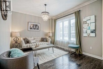 24 Plantain Ln in Richmond Hill, ON - Building Photo - Building Photo